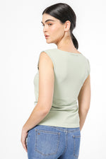 טופ אלסטי מפתח עמוק בצבע ירוק 