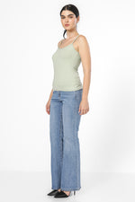 טופ אלסטי כתפיות בצבע ירוק