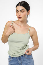 טופ אלסטי כתפיות בצבע ירוק