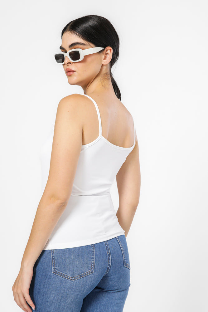 טופ אלסטי כתפיות בצבע לבן