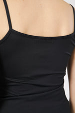 טופ אלסטי כתפיות בצבע שחור