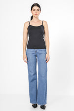 טופ אלסטי כתפיות בצבע שחור