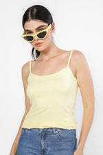 טופ אלסטי כתפיות בצבע צהוב