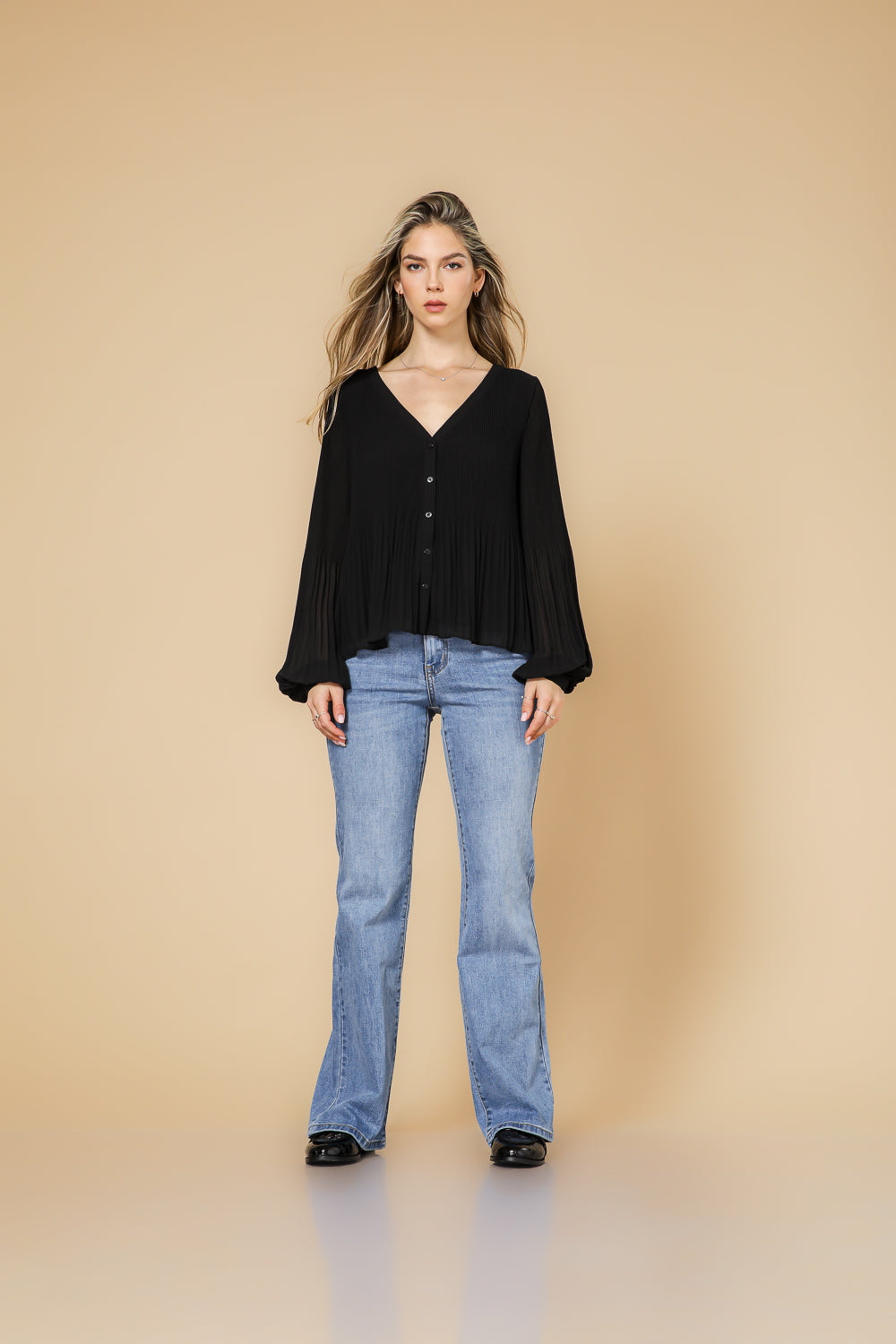 חולצת פליסה שרוול ארוך בצבע שחור
