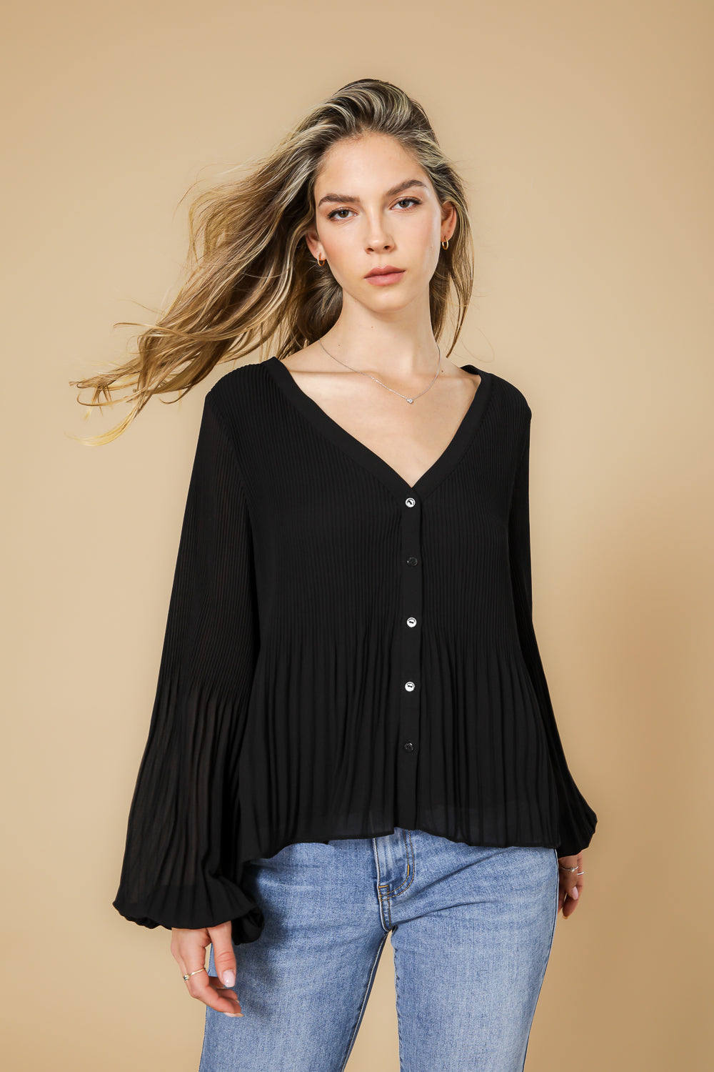 חולצת פליסה שרוול ארוך בצבע שחור
