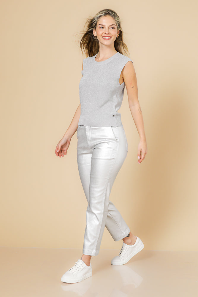 סריג ללא שרוול בצבע כסף