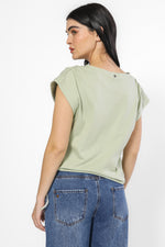 חולצה ללא שרוול בצבע ירוק