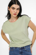 חולצה ללא שרוול בצבע ירוק