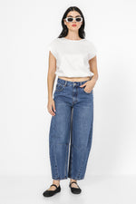 חולצה ללא שרוול בצבע לבן