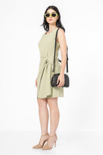 שמלה ללא שרוולים עם קשר בצבע ירוק