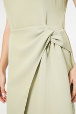 שמלה ללא שרוולים עם קשר בצבע ירוק