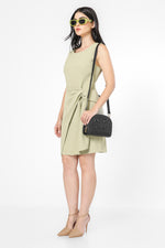 שמלה ללא שרוולים עם קשר בצבע ירוק