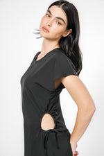 שמלה עם קשירה בצדדים בצבע שחור