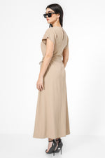 שמלה עם קשירה בצדדים בצבע בז'