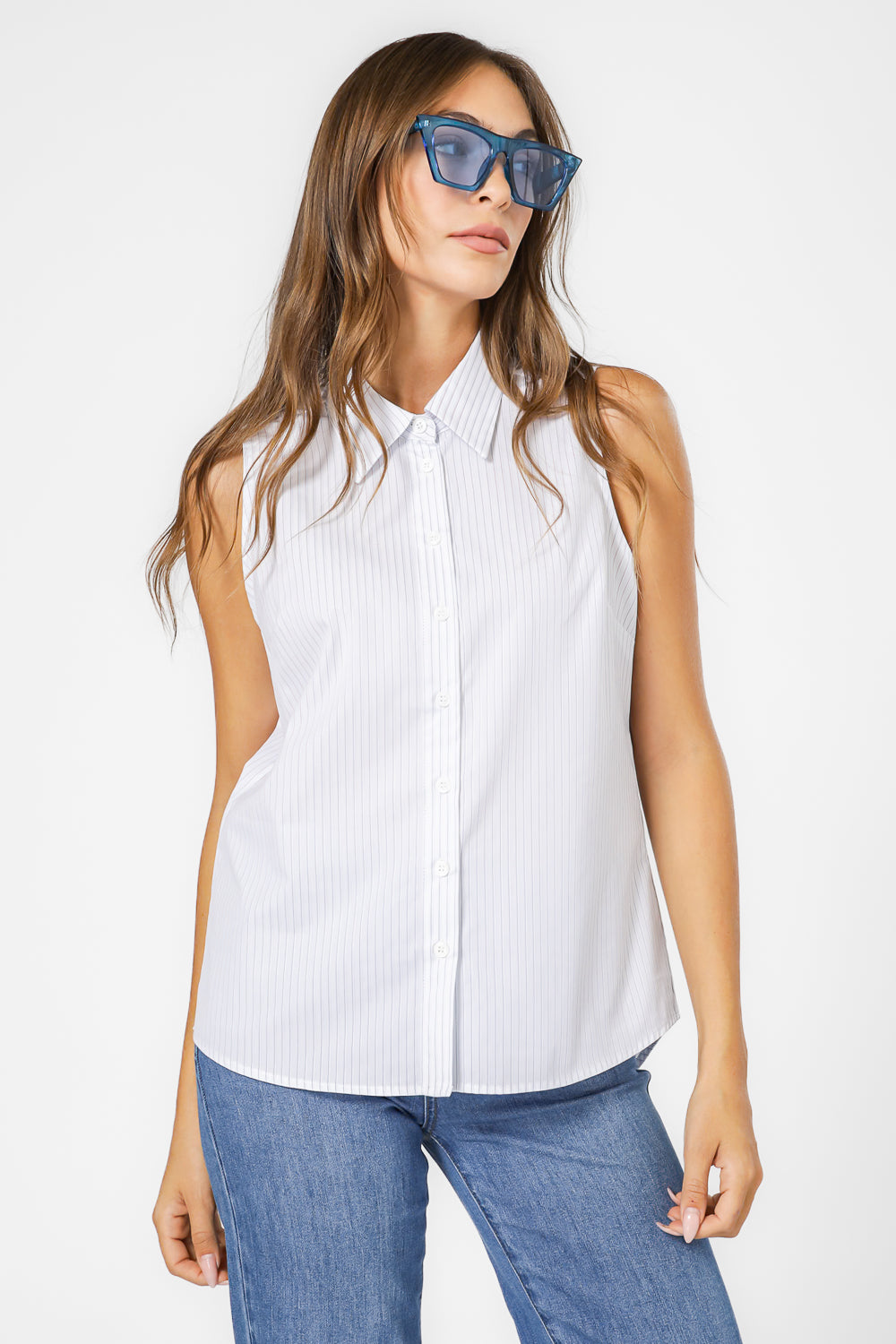 חולצה ללא שרוולים בצבע תכלת