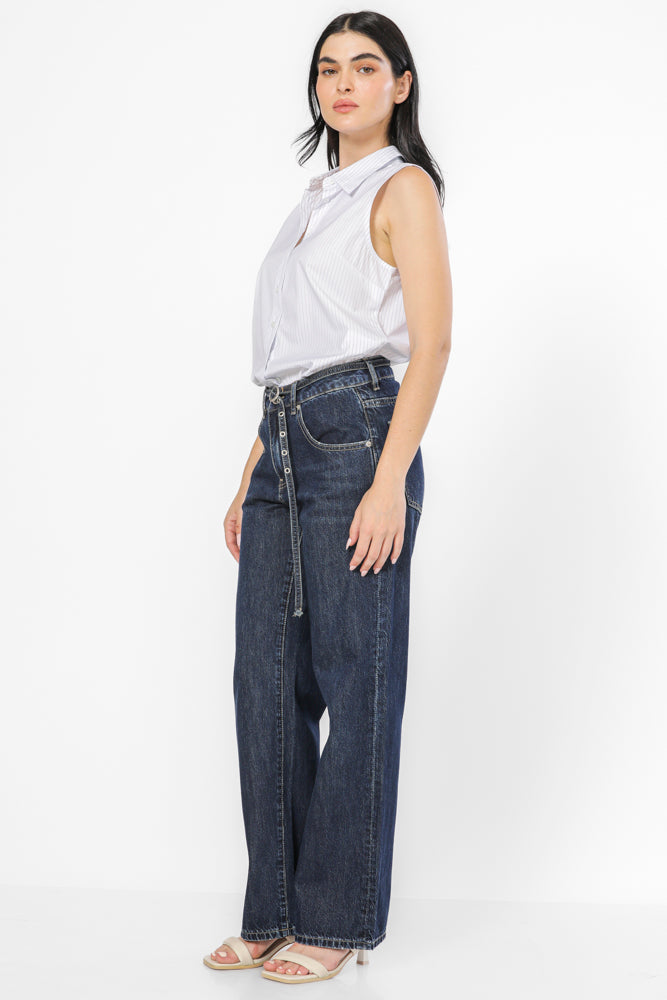 חולצה ללא שרוול בצבע לבן