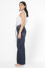 חולצה ללא שרוול בצבע לבן