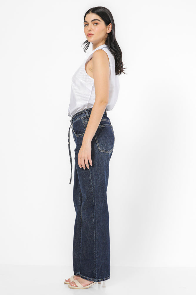 חולצה ללא שרוול בצבע לבן