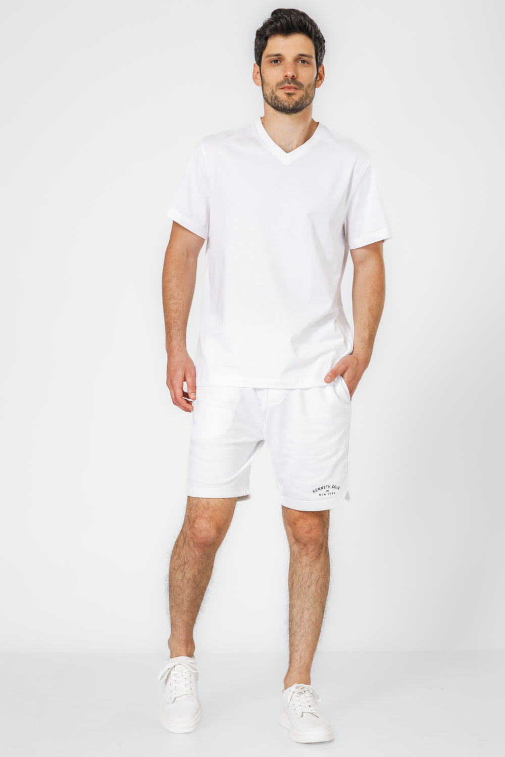 טישירט בצבע לבן