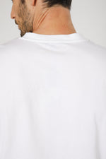 טישירט בצבע לבן