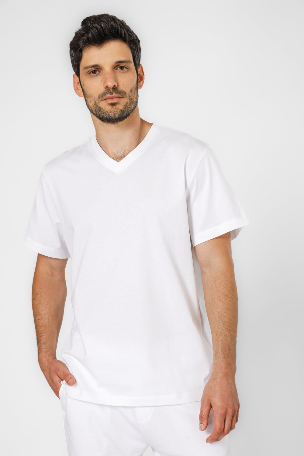 טישירט בצבע לבן