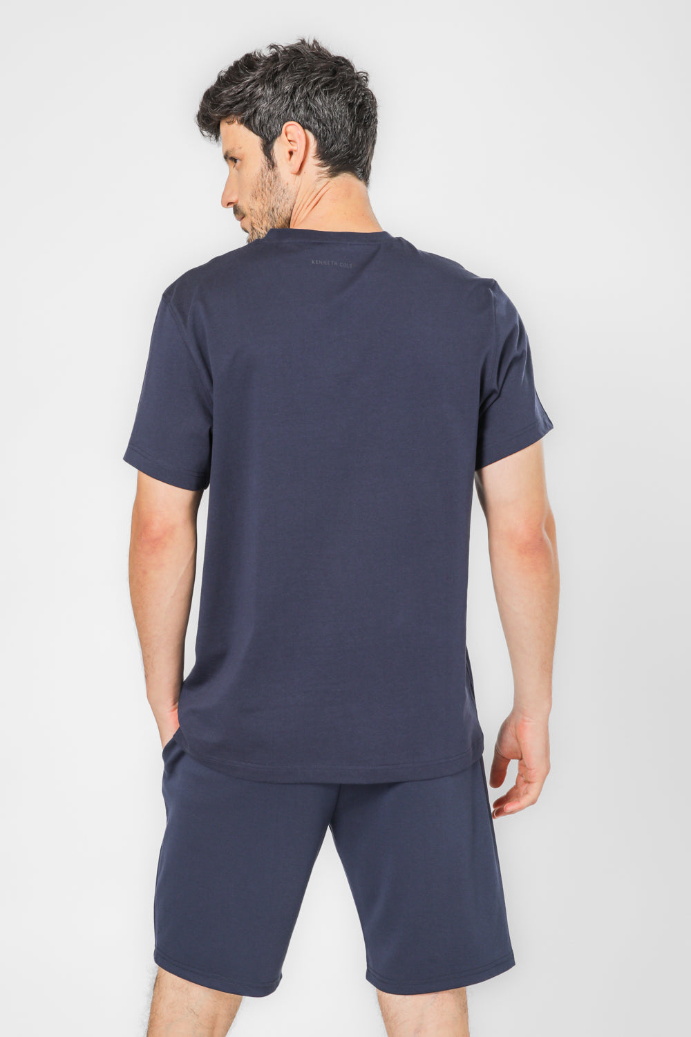 טישירט בצבע נייבי