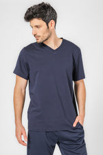 טישירט בצבע נייבי