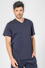 טישירט בצבע נייבי