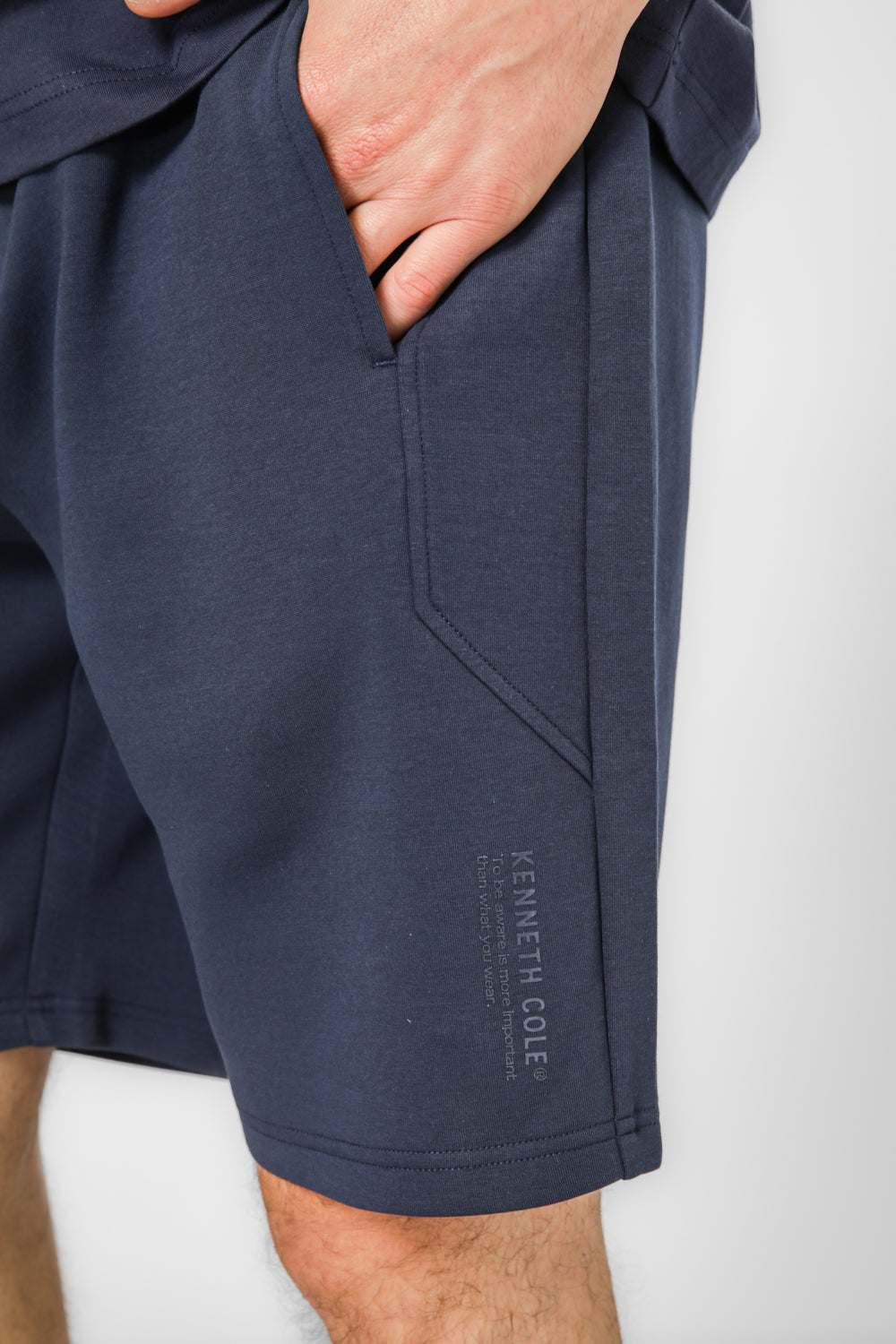 שורט פרימיום לגברים בצבע נייבי