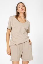 טישירט V בצבע בז'