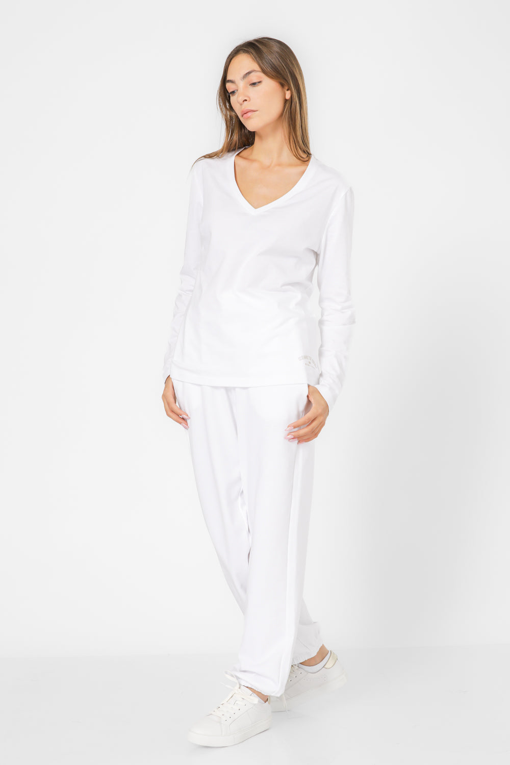 טישירט שרוול ארוך בצבע לבן 