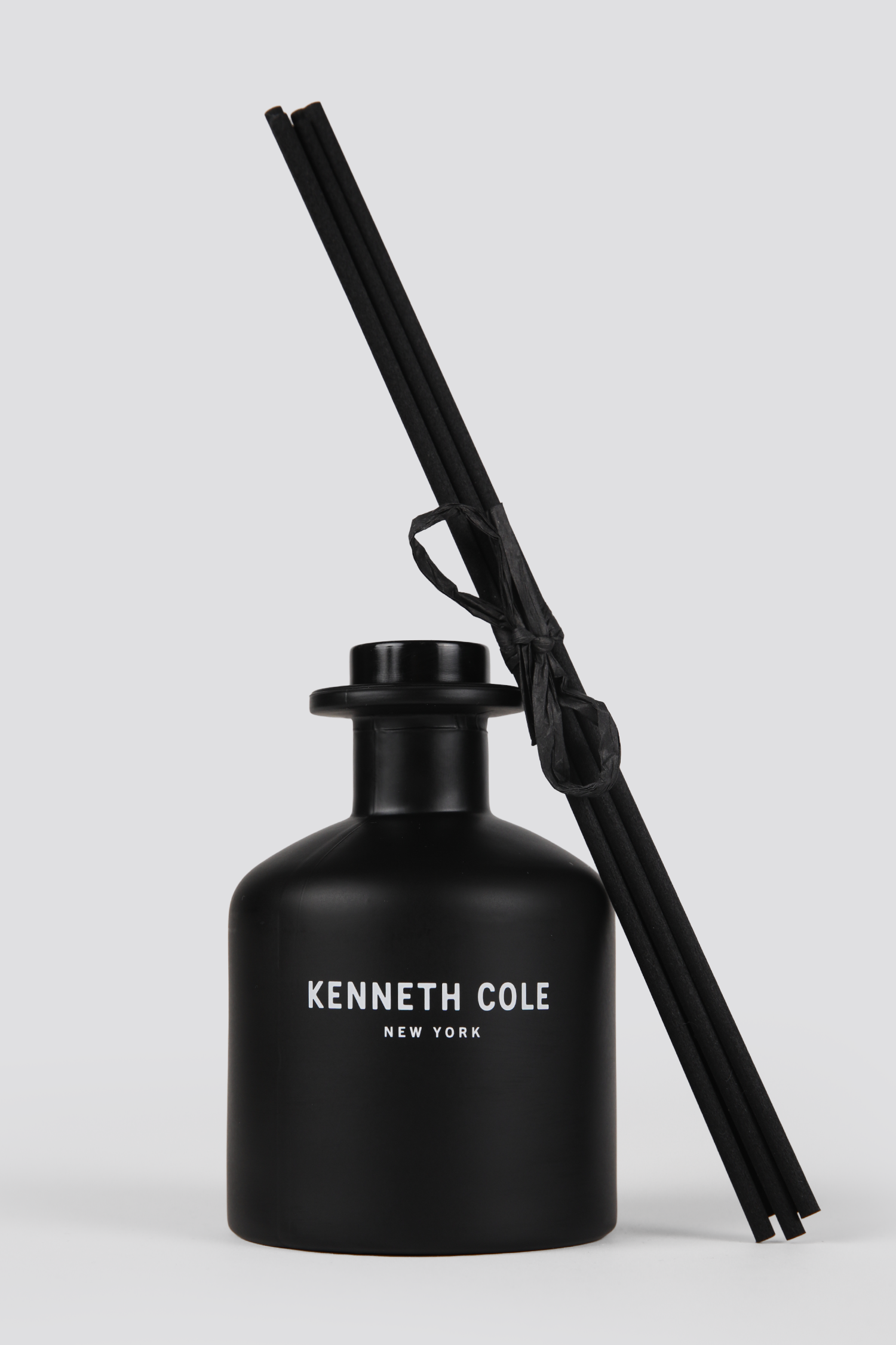 מפיץ ריח שחור 250 מ"ל + מקלות 