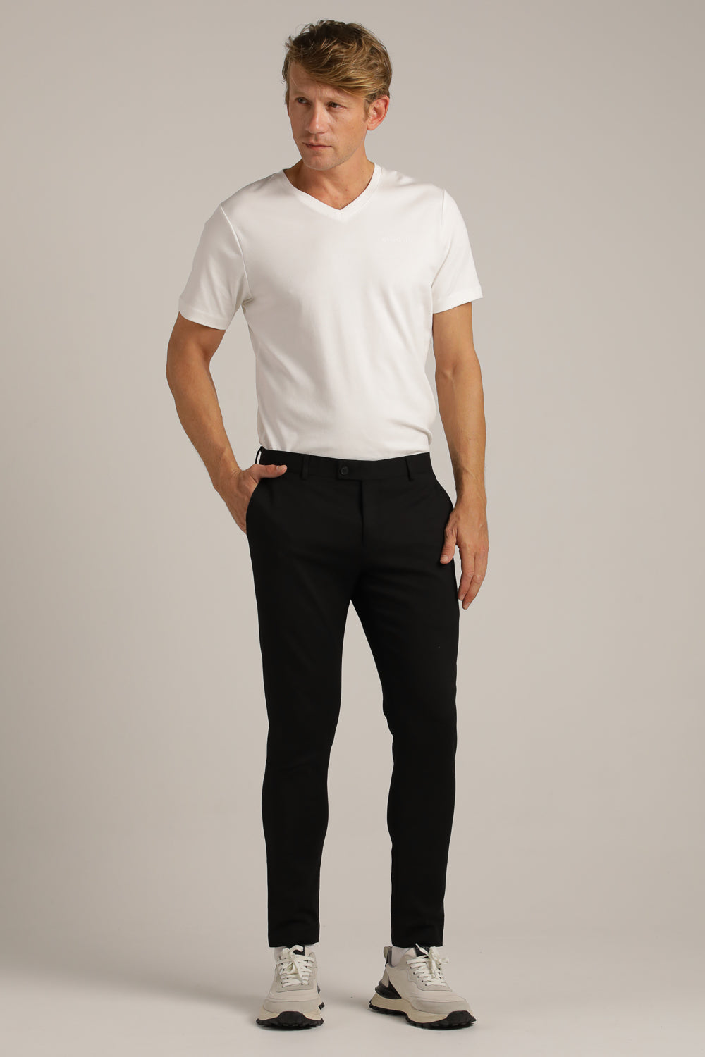 מכנסיים מחויטים בגזרת סלים | קנת קול