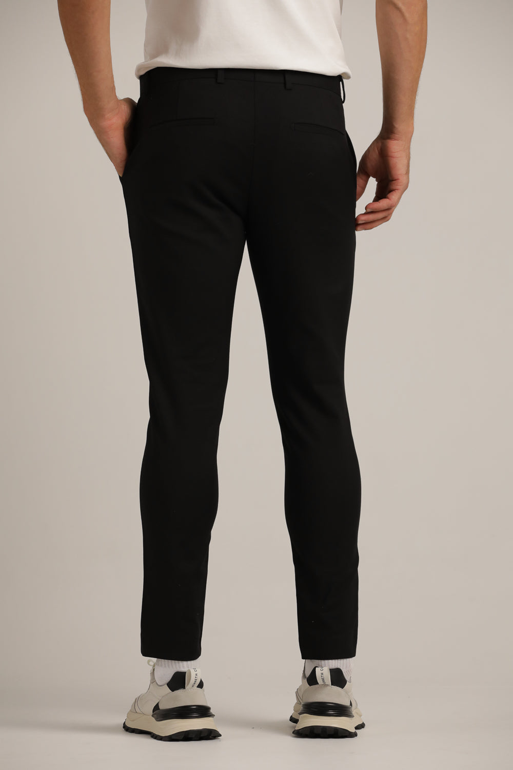 מכנסיים מחויטים בגזרת סלים | קנת קול