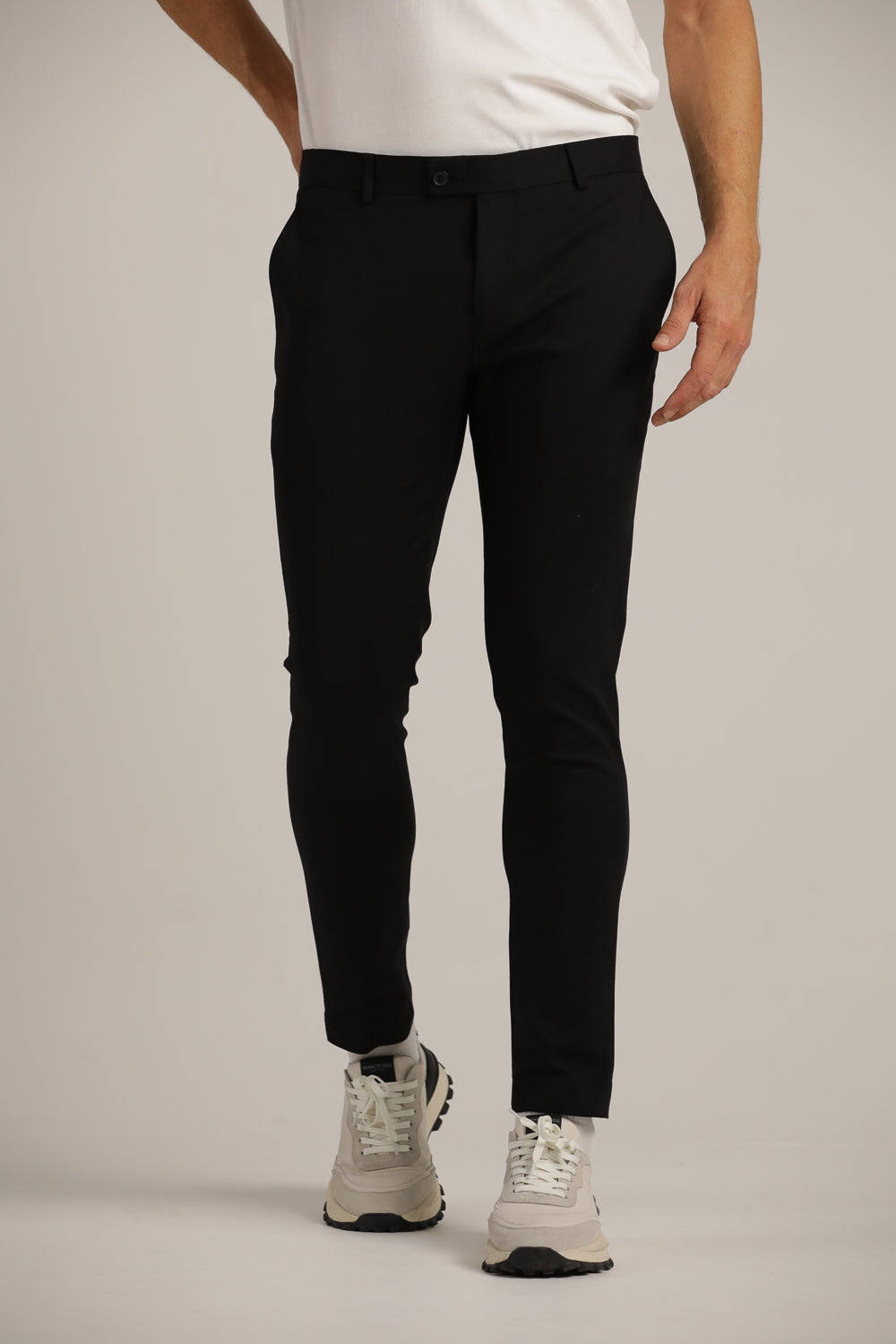 מכנסיים מחויטים בגזרת סלים | קנת קול