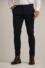 מכנסיים מחויטים בגזרת סלים | קנת קול