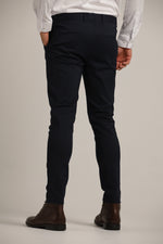 מכנסיים מחויטים בגזרת סלים | קנת קול