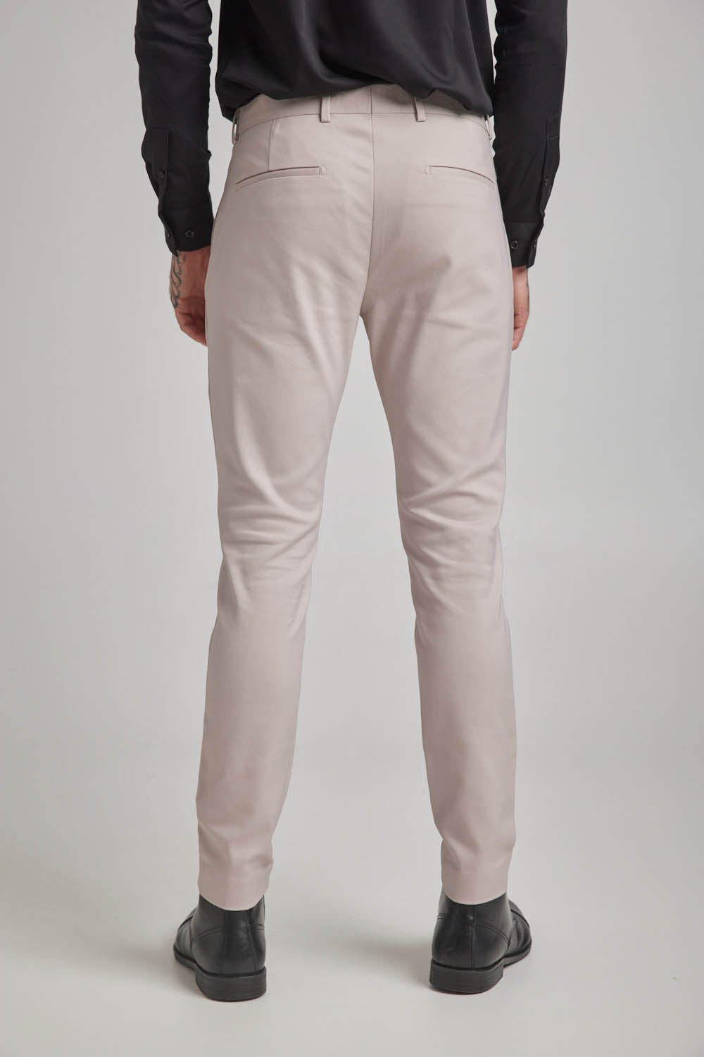 מכנסיים מחויטים בגזרת סלים | קנת קול