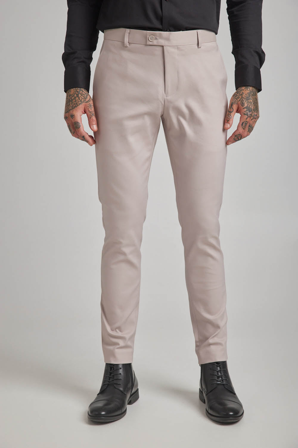 מכנסיים מחויטים בגזרת סלים | קנת קול