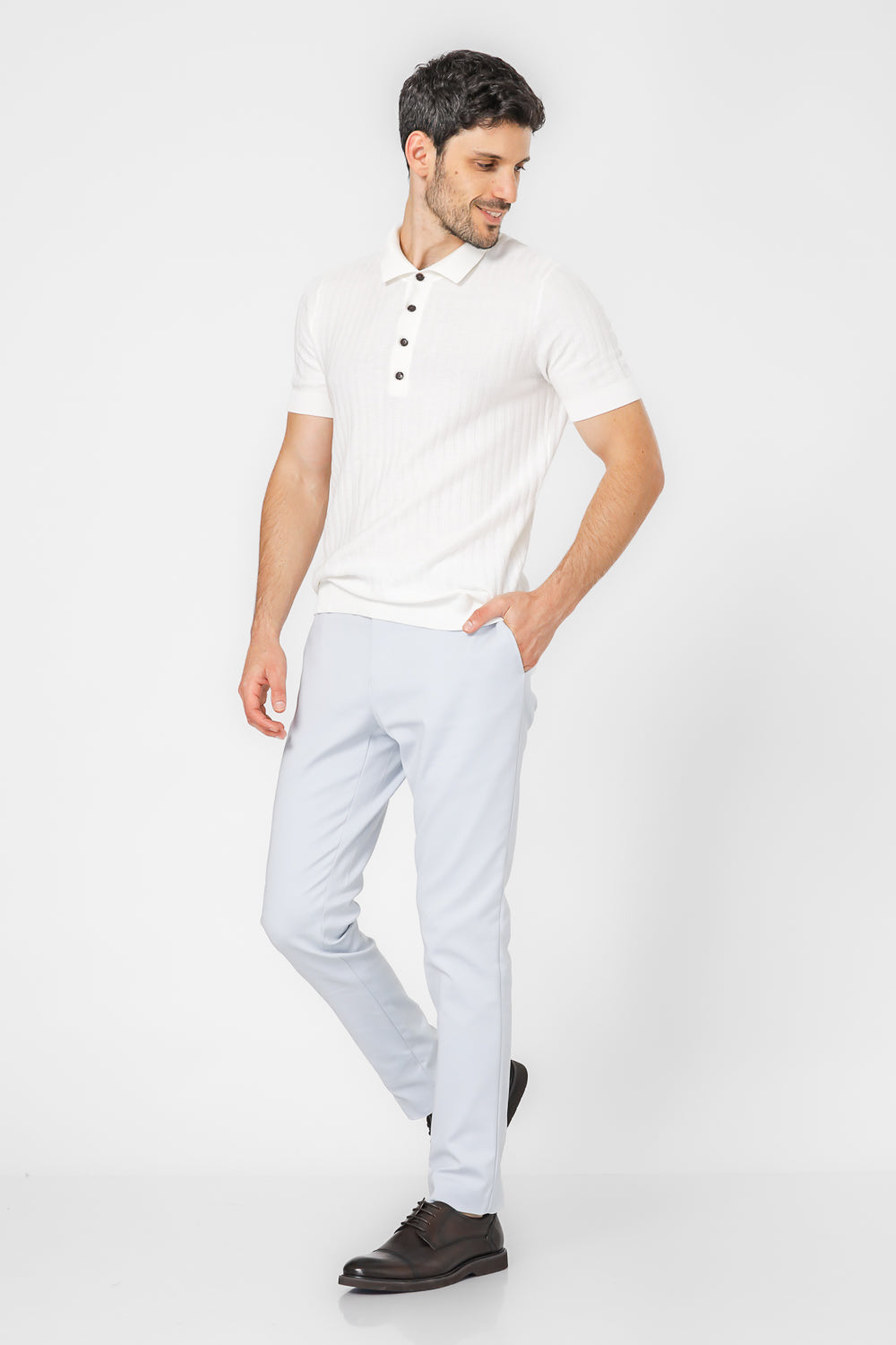 מכנסיים מחויטים בגזרת סלים | קנת קול