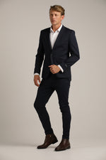 מכנסיים מחויטים בגזרת סלים | קנת קול