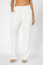 מכנסיים מחויטים בגזרה מתרחבת | קנת קול