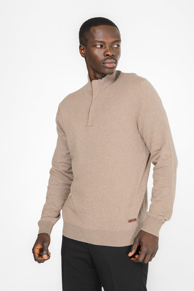 סריג צווארון גולף בצבע טאופ