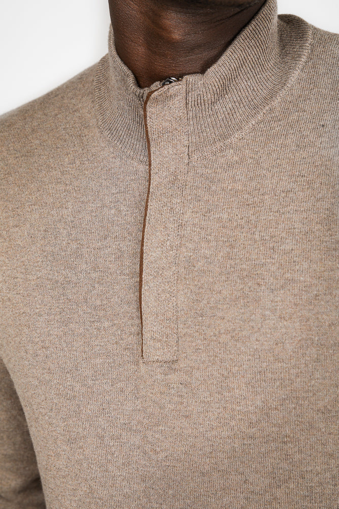 סריג צווארון גולף בצבע טאופ