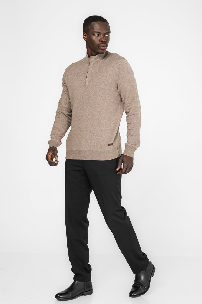 סריג צווארון גולף בצבע טאופ