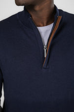 סריג צווארון גולף בצבע נייבי