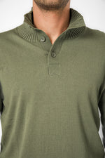 סריג צווארון גבוה בשילוב כפתורים בצבע סאג'