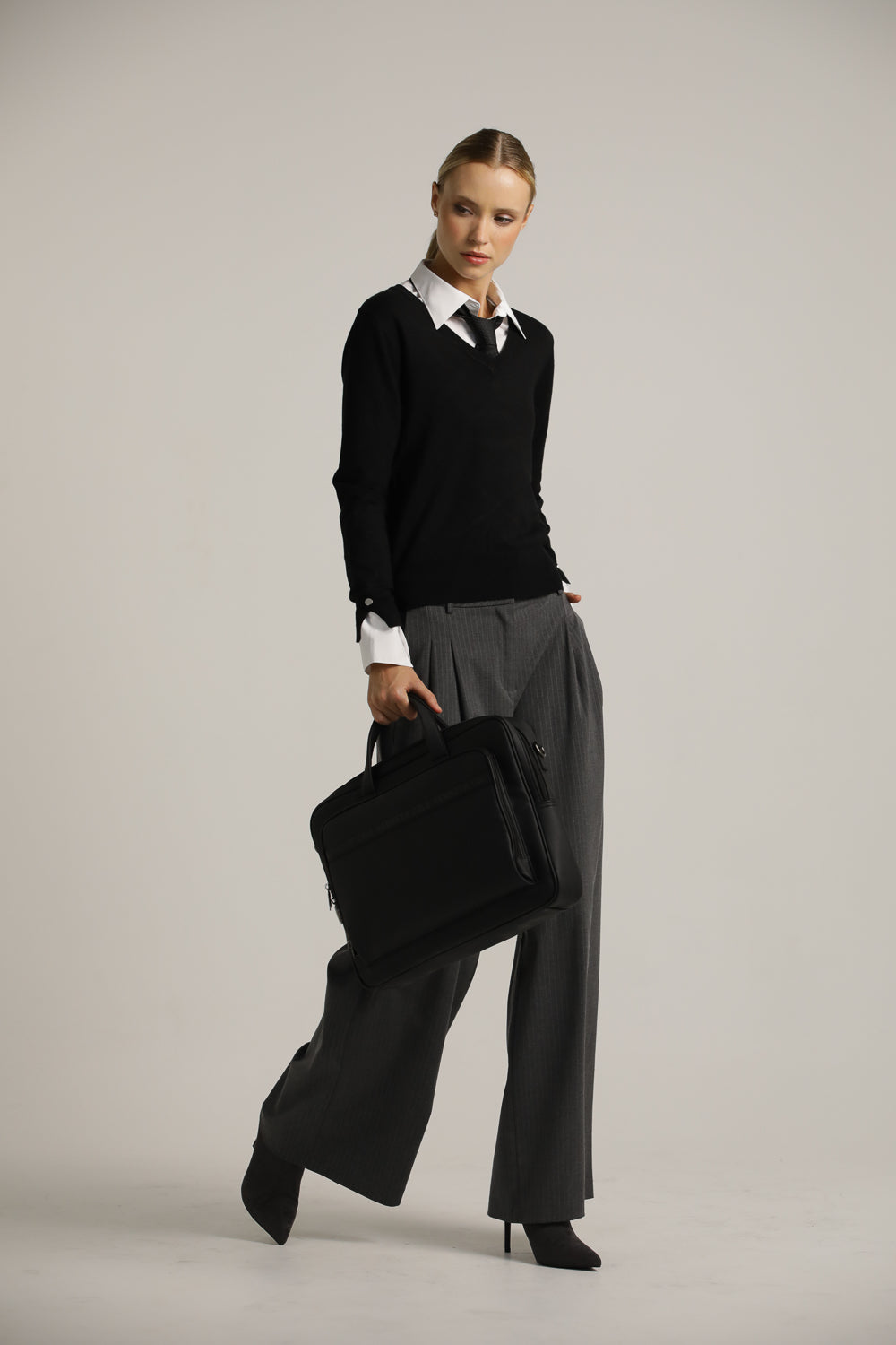 סריג בייסיק מחשוף וי | קנת קול