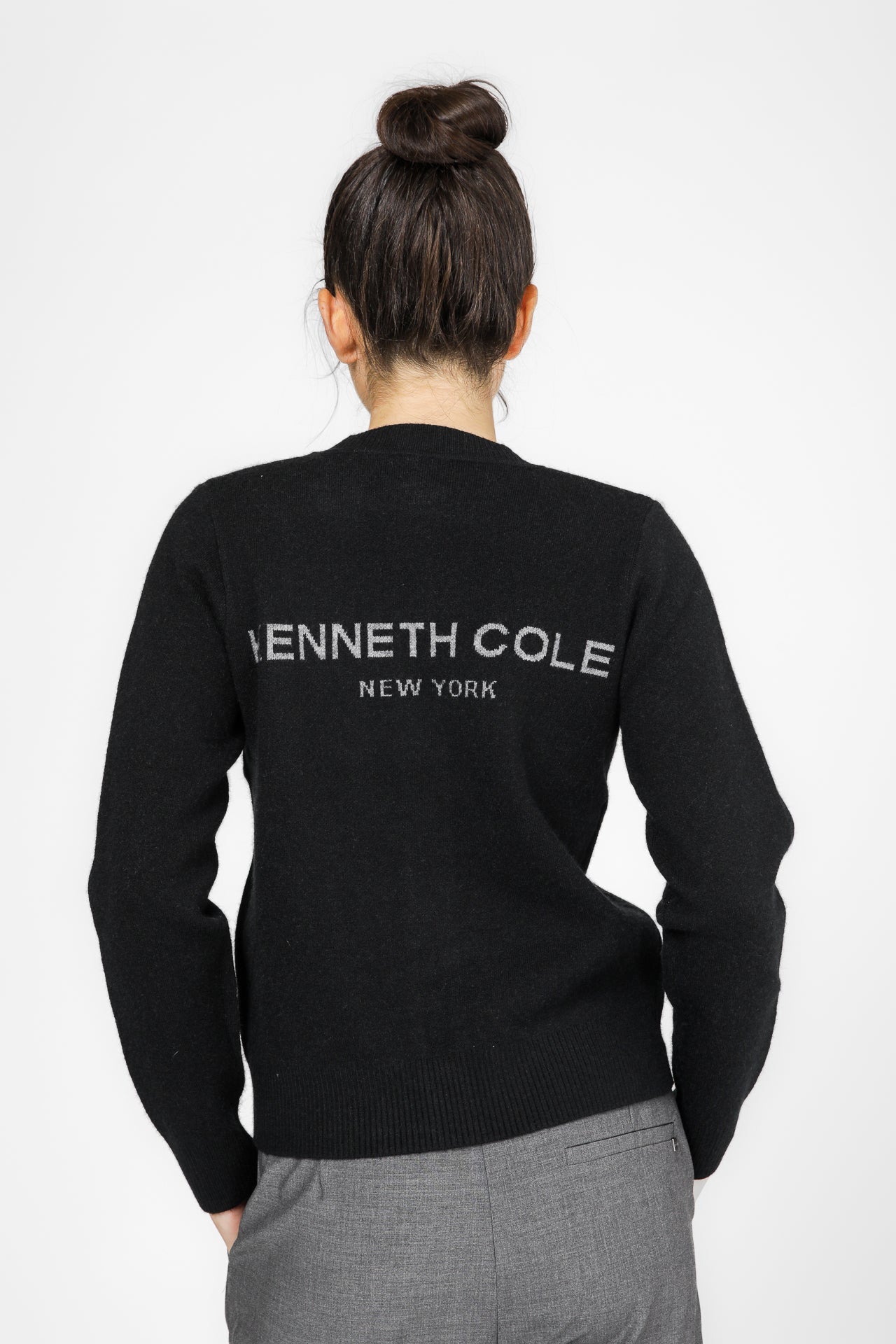 קרדיגן סריג עם לוגו בגב | קנת קול