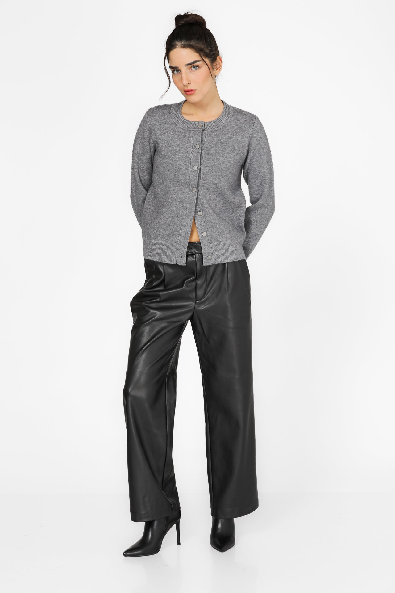 קרדיגן סריג עם לוגו בגב | קנת קול